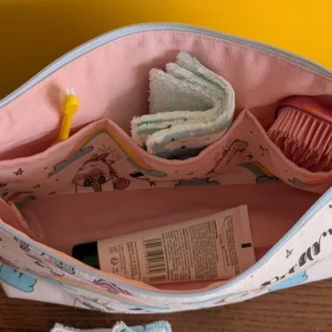 TROUSSE DE TOILETTE LICORNES ARC EN CIEL