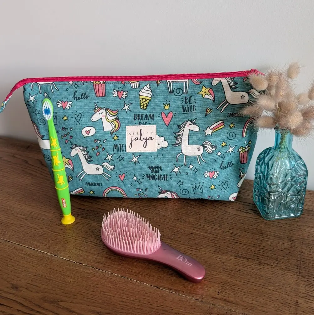 trousse de toilette licornes vertes